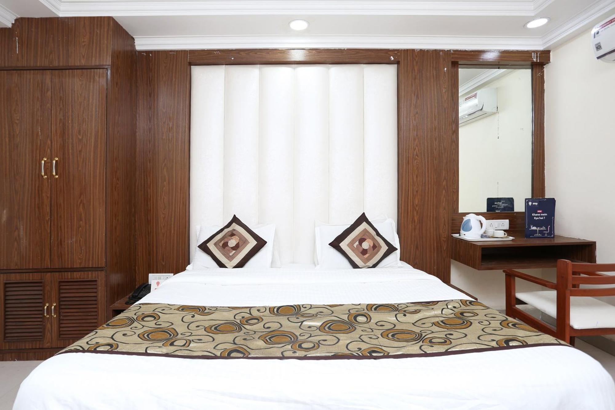 Oyo Flagship Hotel F Five New Delhi Buitenkant foto
