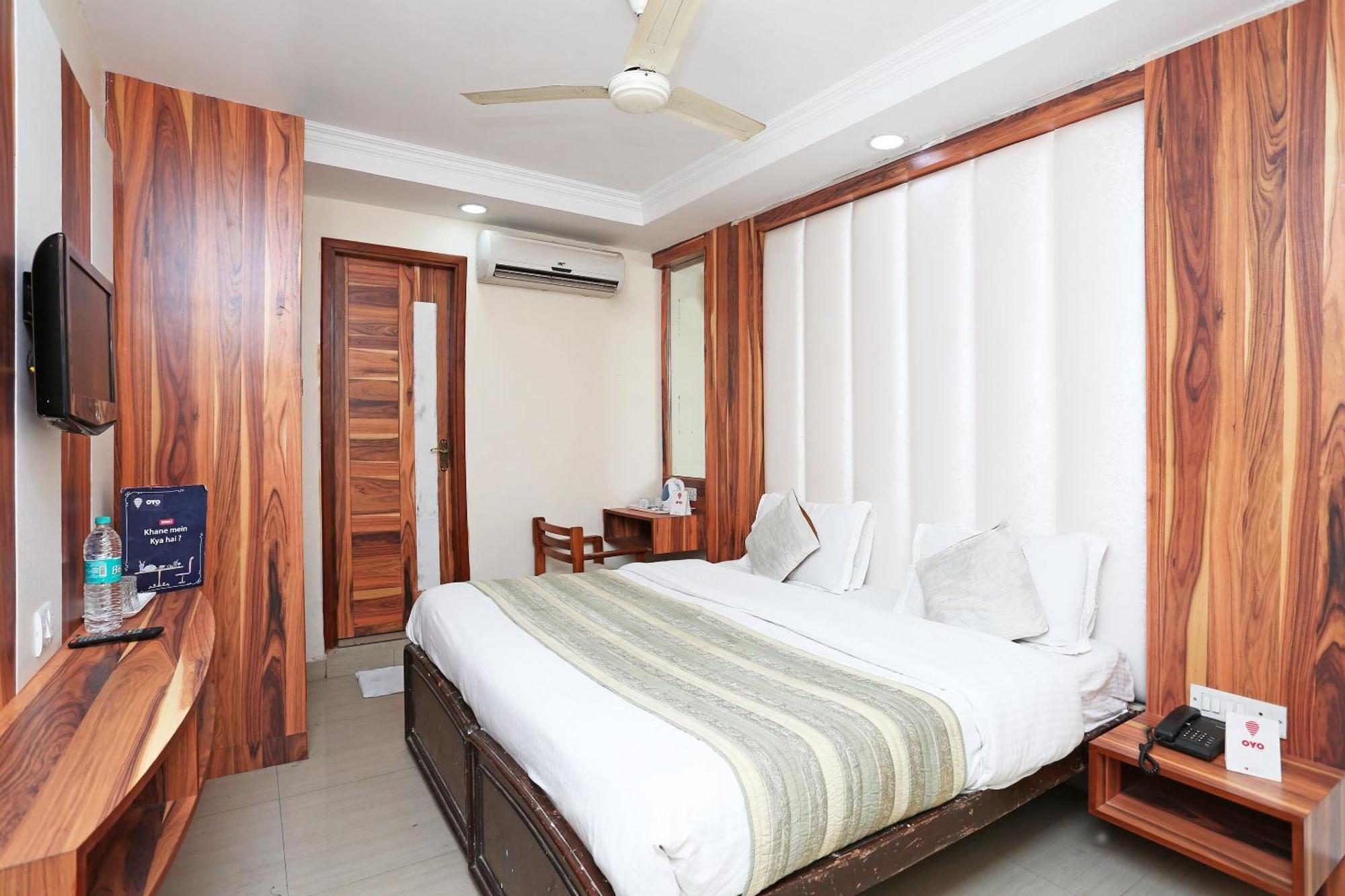 Oyo Flagship Hotel F Five New Delhi Buitenkant foto