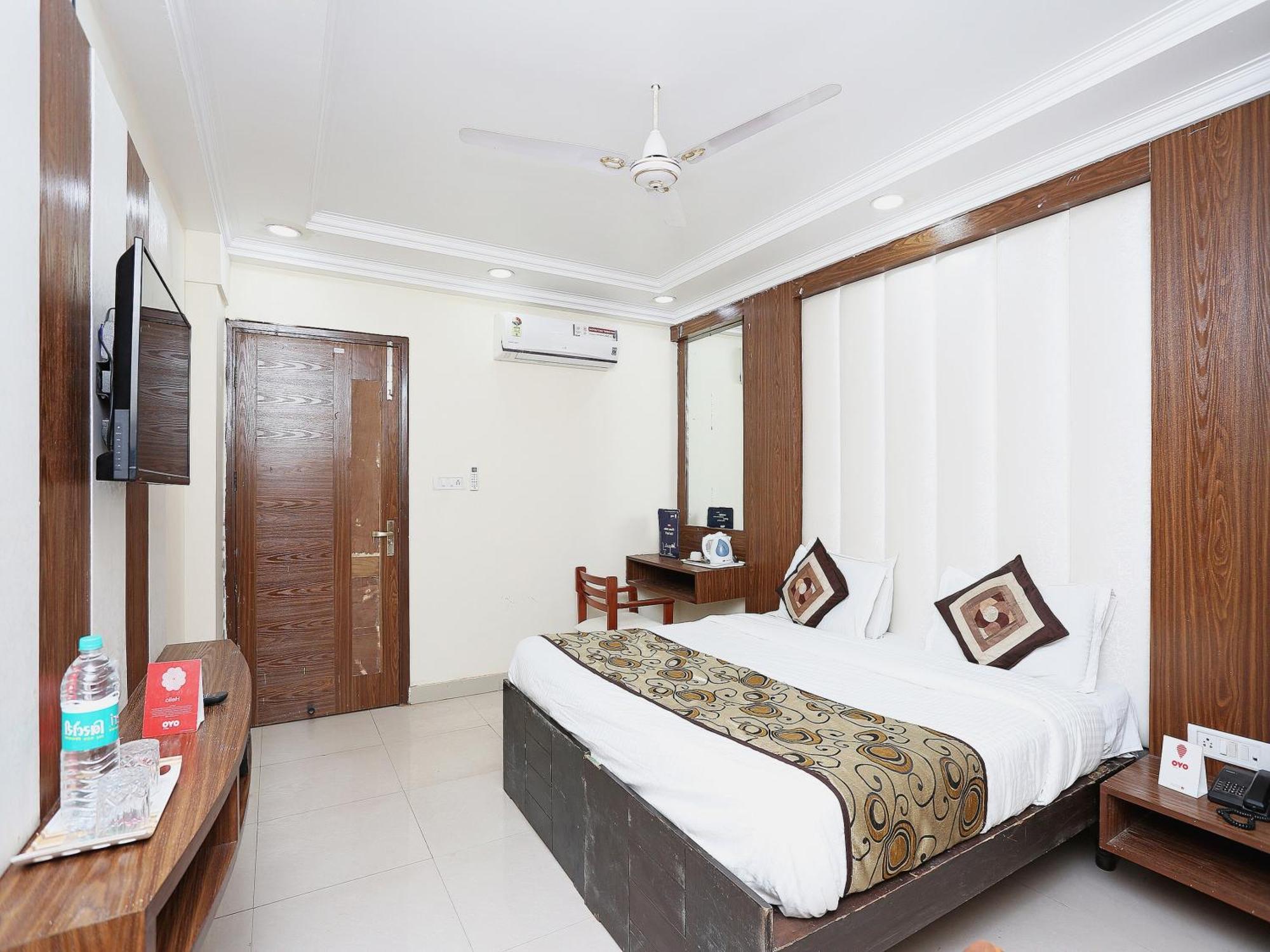 Oyo Flagship Hotel F Five New Delhi Buitenkant foto