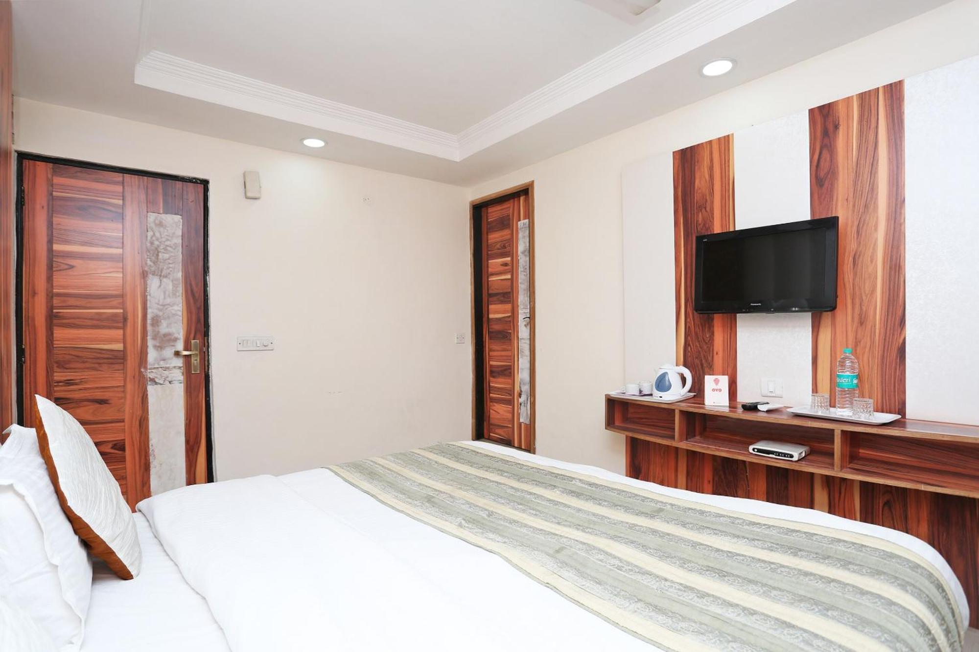 Oyo Flagship Hotel F Five New Delhi Buitenkant foto