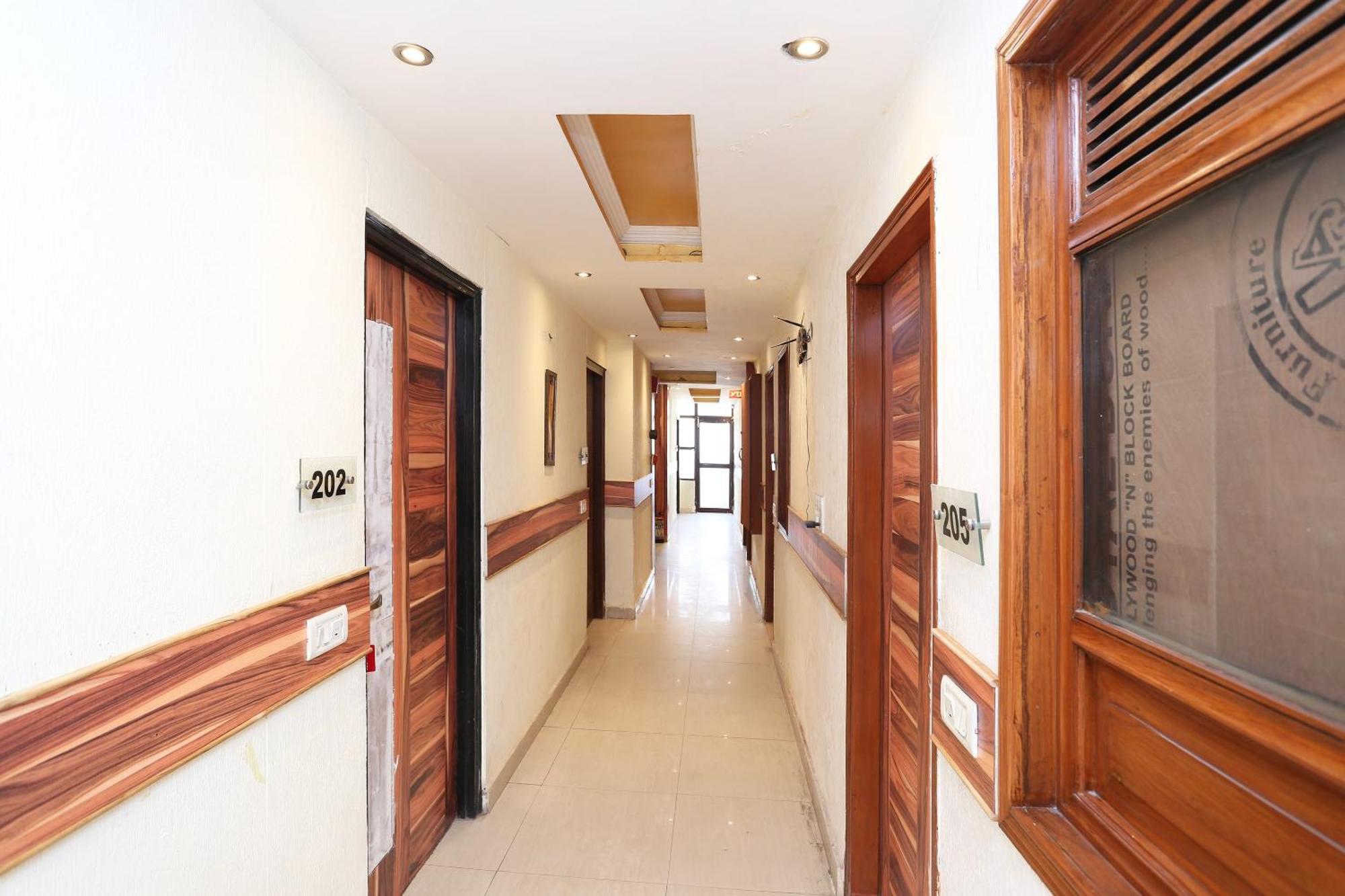 Oyo Flagship Hotel F Five New Delhi Buitenkant foto