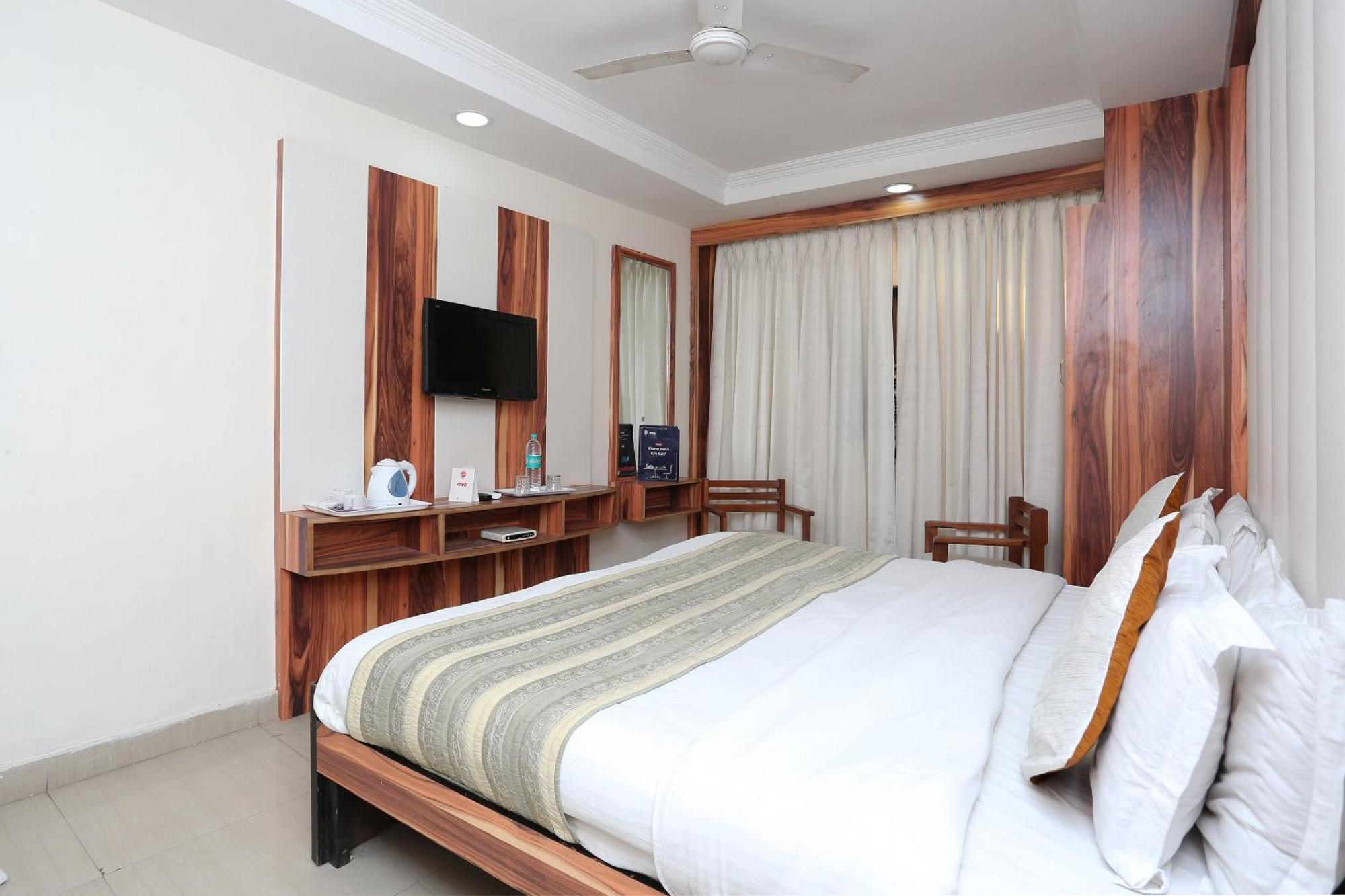 Oyo Flagship Hotel F Five New Delhi Buitenkant foto