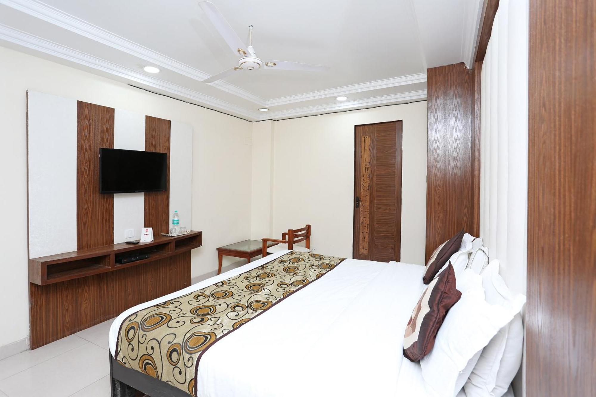 Oyo Flagship Hotel F Five New Delhi Buitenkant foto