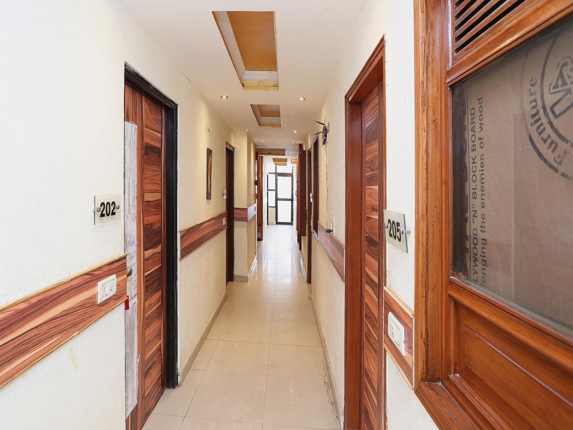 Oyo Flagship Hotel F Five New Delhi Buitenkant foto
