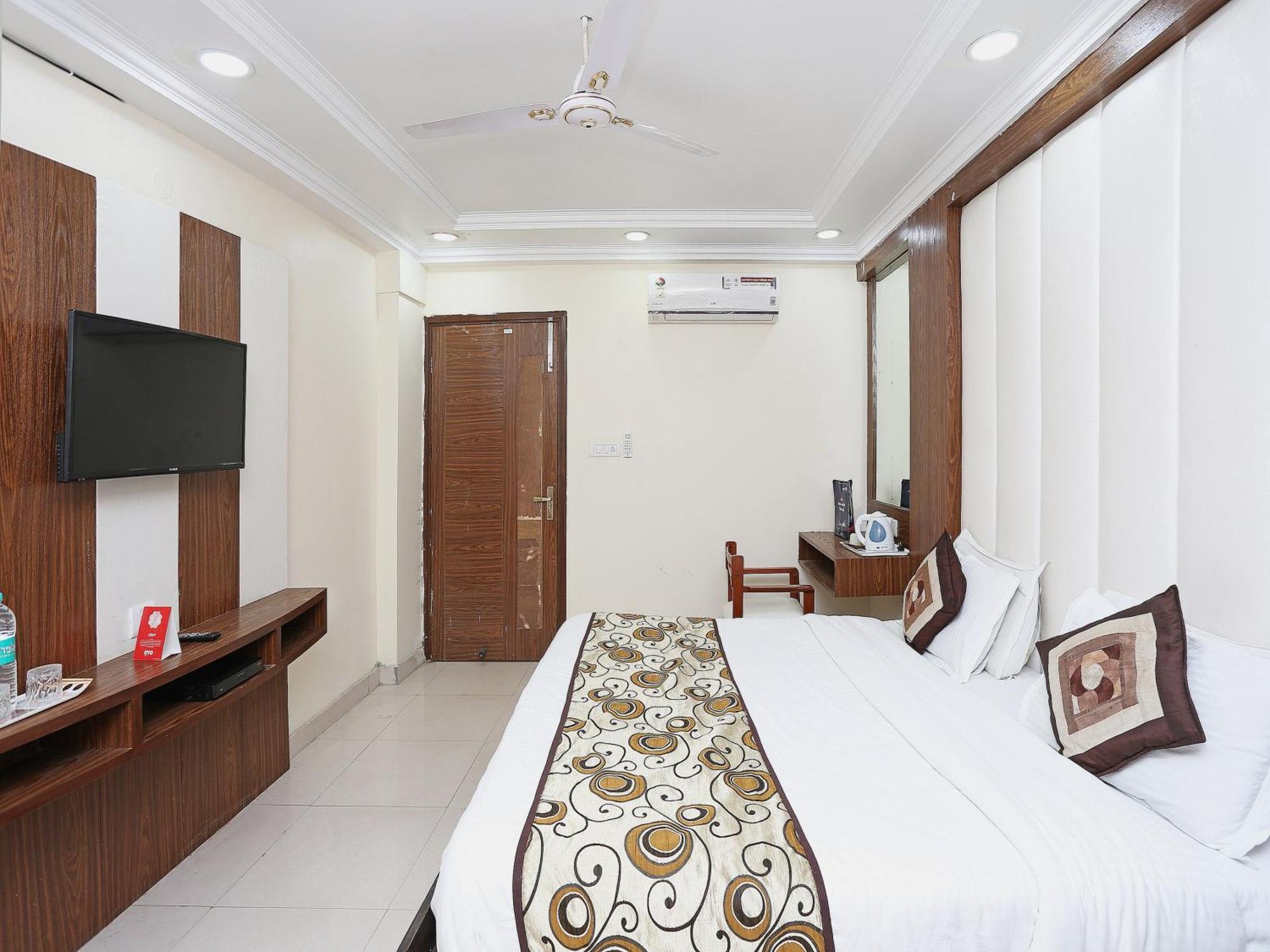 Oyo Flagship Hotel F Five New Delhi Buitenkant foto