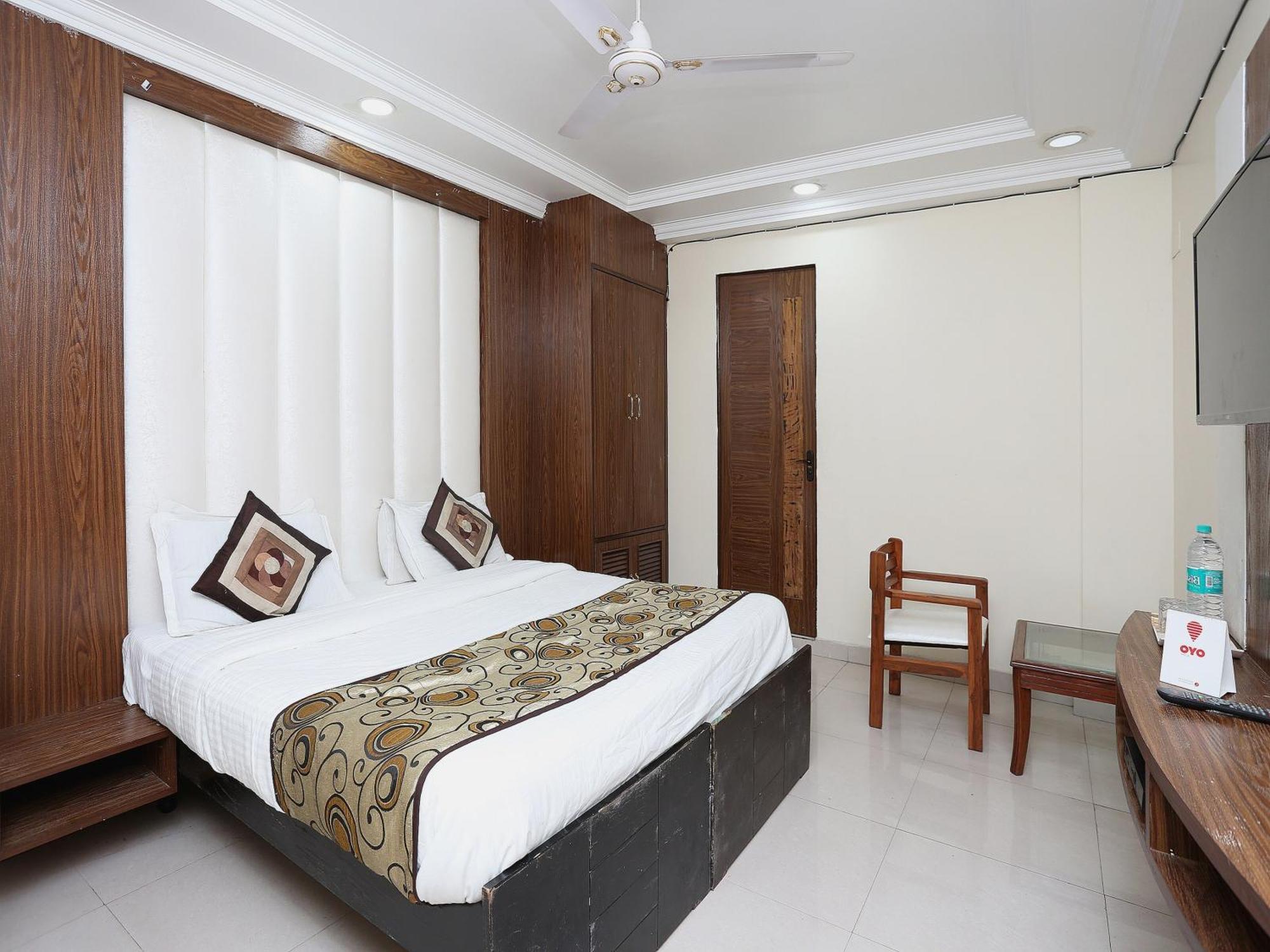 Oyo Flagship Hotel F Five New Delhi Buitenkant foto