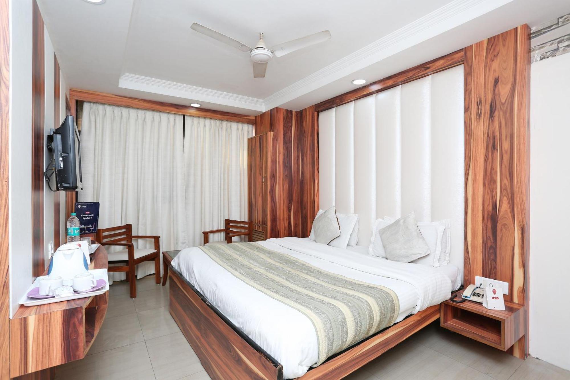 Oyo Flagship Hotel F Five New Delhi Buitenkant foto