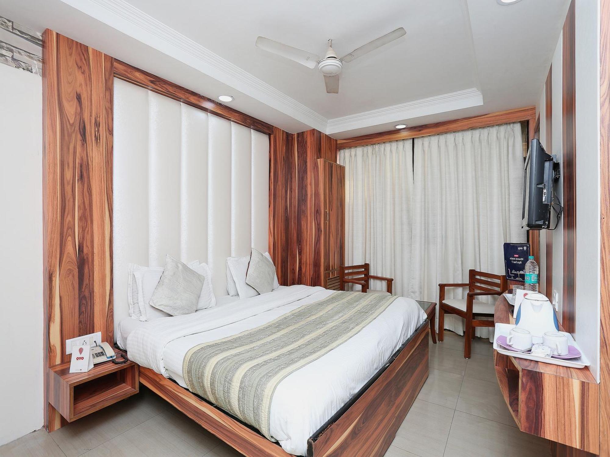 Oyo Flagship Hotel F Five New Delhi Buitenkant foto
